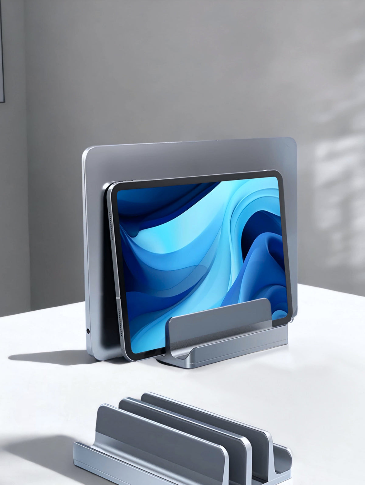 Aluminum Tablet Stand – Minimalist Desktop Holder for iPad, Tablets & Mobile Devices